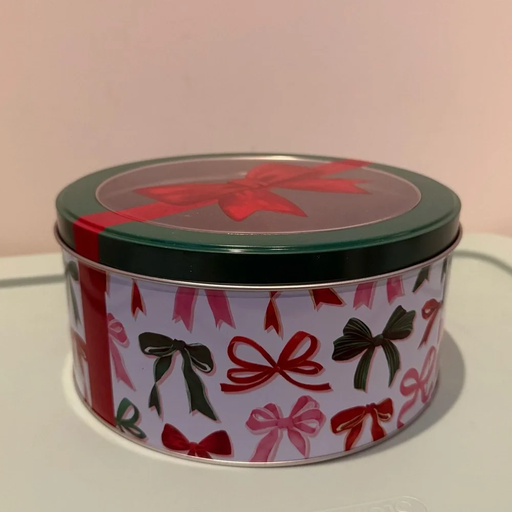 Super Cute Holiday Tin with Colorful Bows- NWT